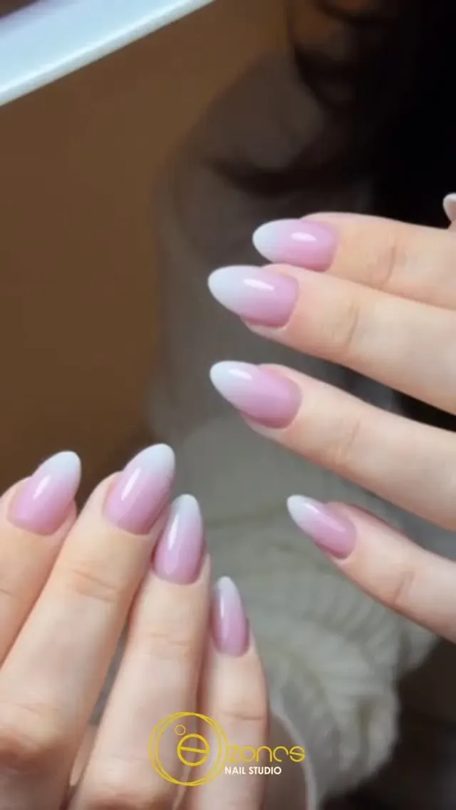 Babyboomer-nagels in zacht roze